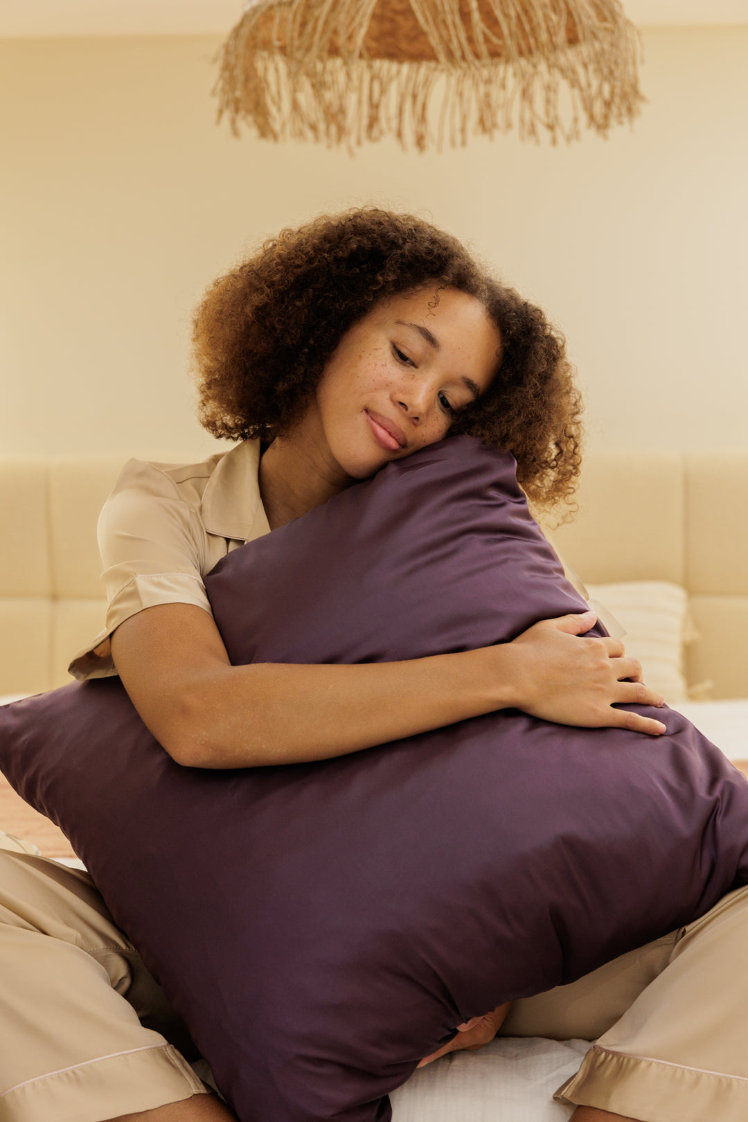 Taie d'oreiller en satin HAZEL violet foncé
