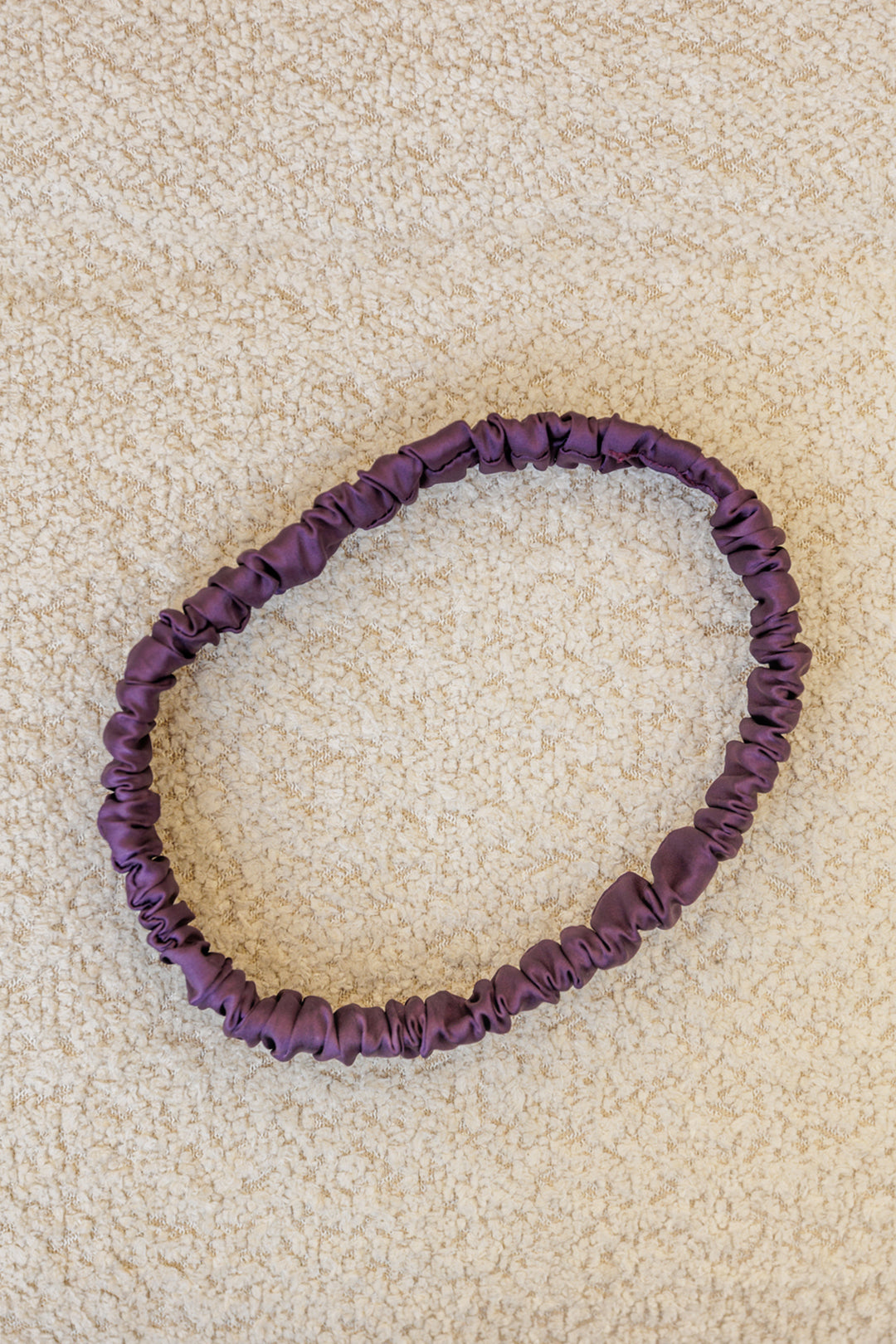 Bandeau en satin HAZEL violet foncé