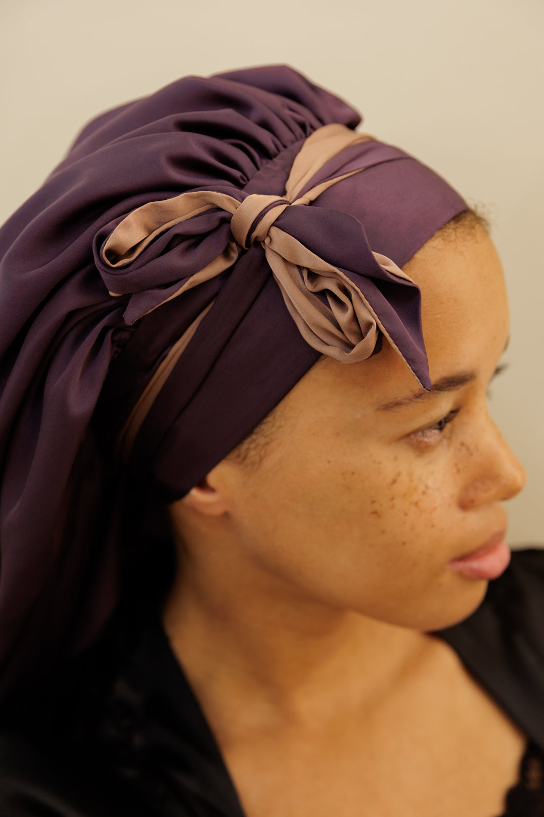 Bonnet de nuit en satin AVEC BANDE AJUSTABLE violet - ALZEL