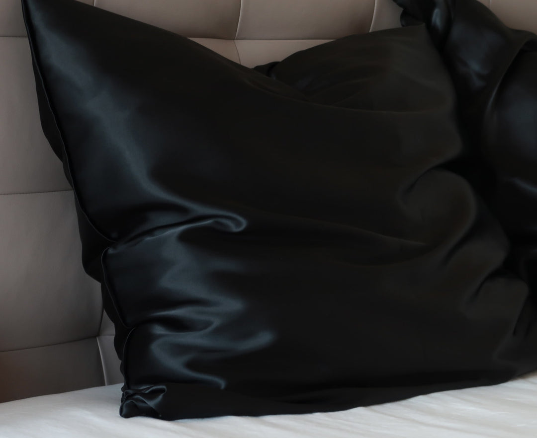 Taie d'oreiller en satin noir MARIA