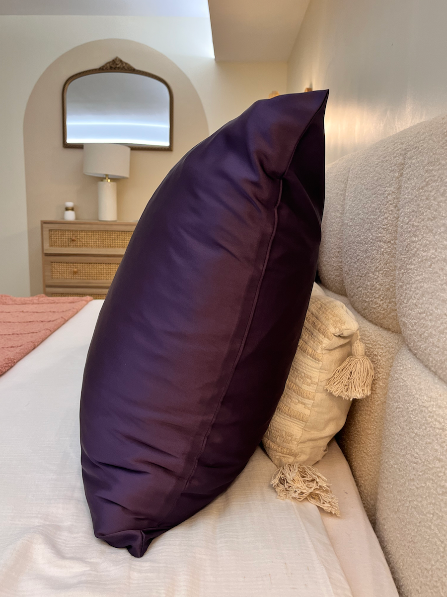 Taie d'oreiller en satin HAZEL violet foncé