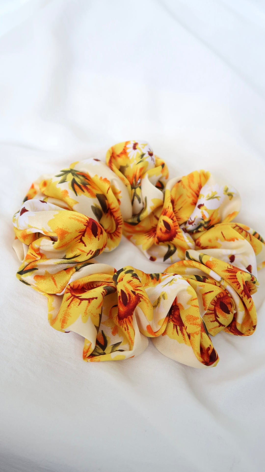 CHOUCHOU en satin MAXI, CLASSIC, MINI jaune - TourneSoleil