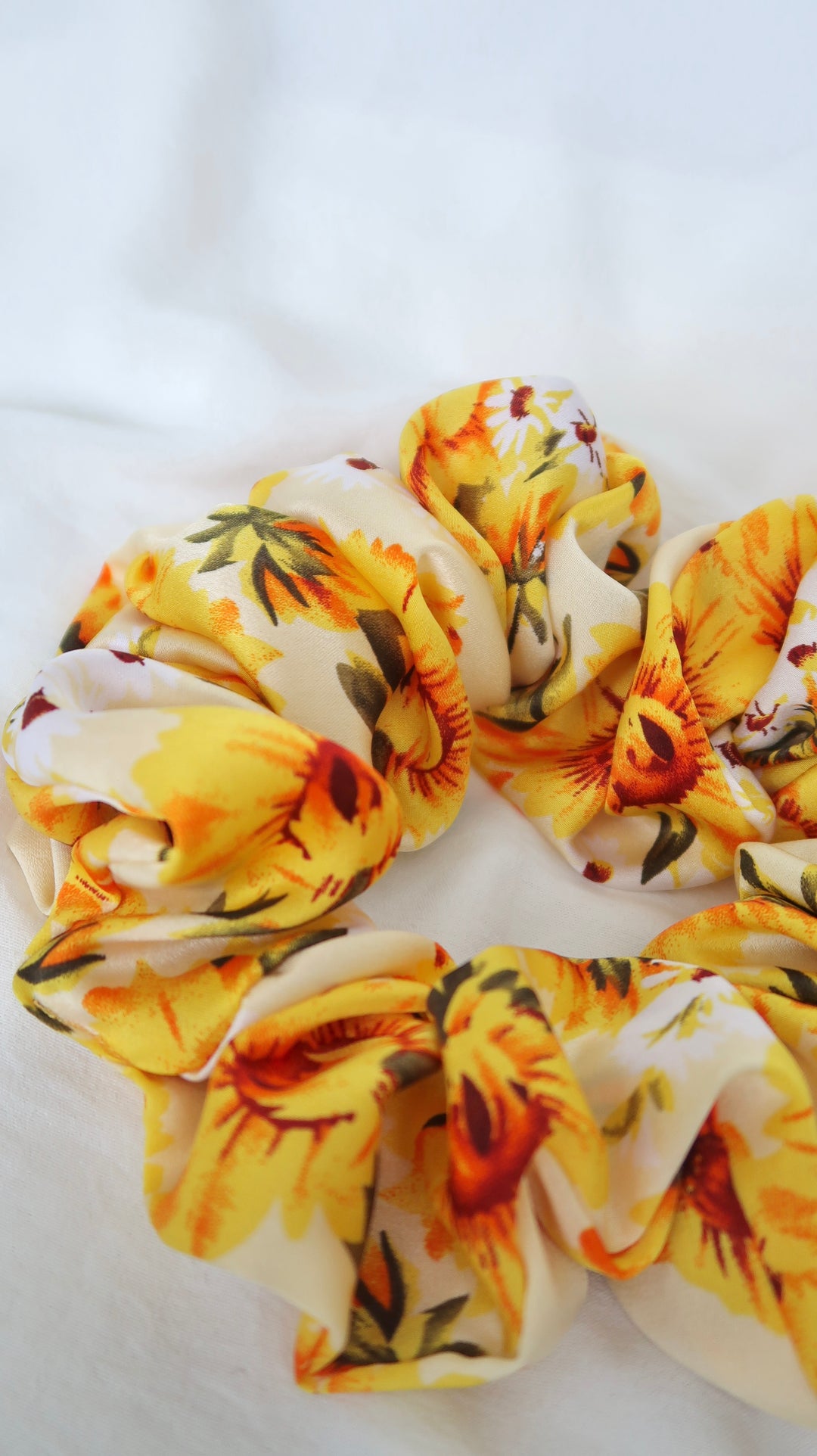 CHOUCHOU en satin MAXI, CLASSIC, MINI jaune - TourneSoleil