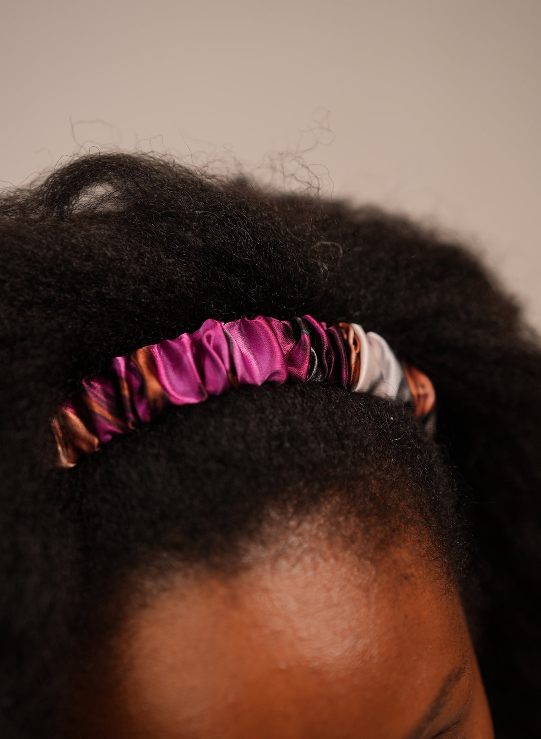 Bandeau en satin SOFT SWIRL fushia motif