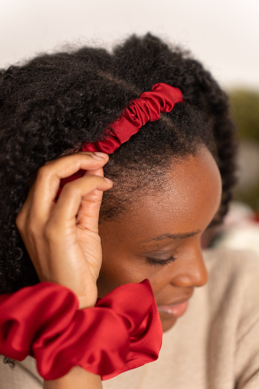 Bandeau en satin rouge foncé VANESSA