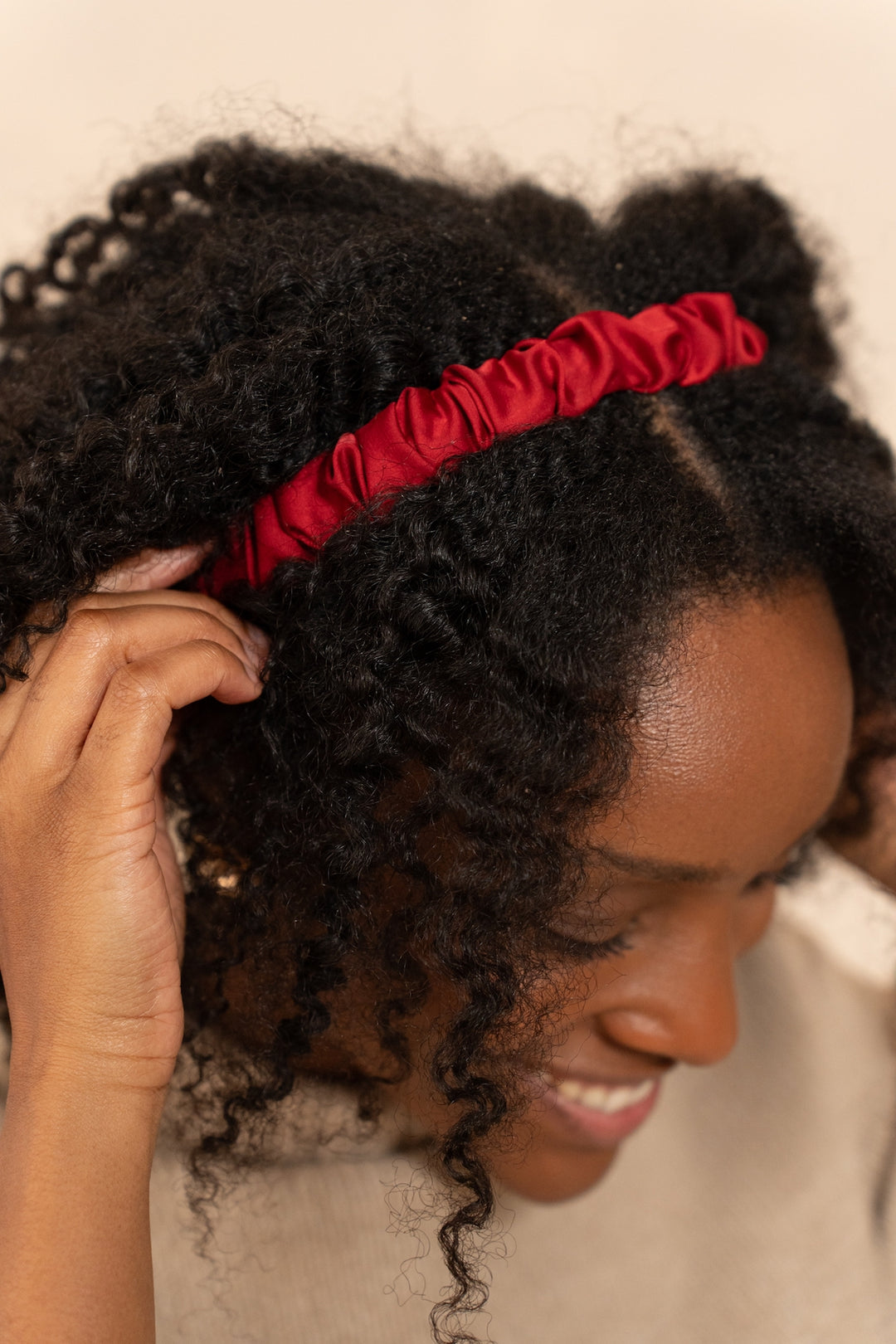 Bandeau en satin rouge foncé VANESSA