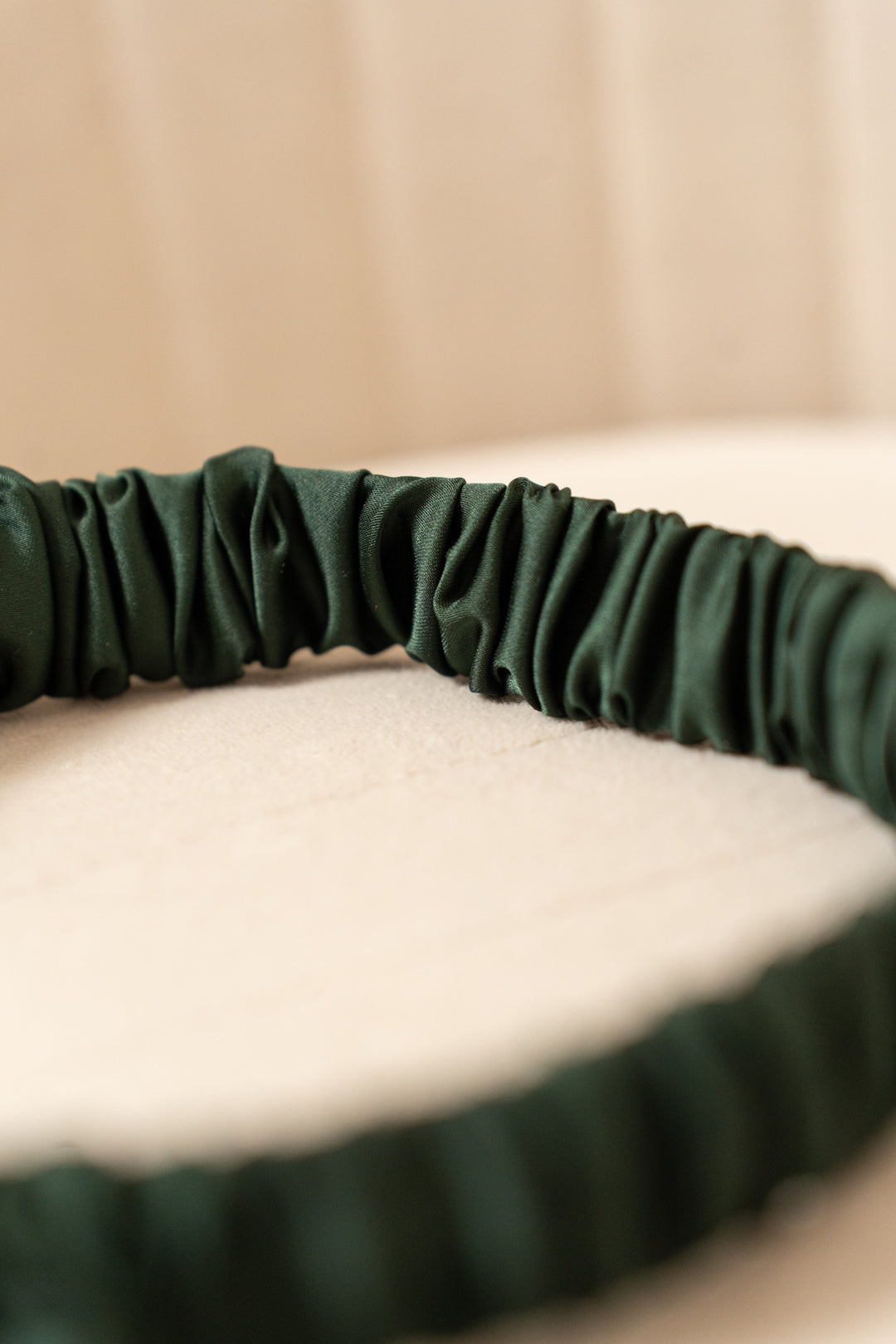 Bandeau en satin VANESSA vert foncé