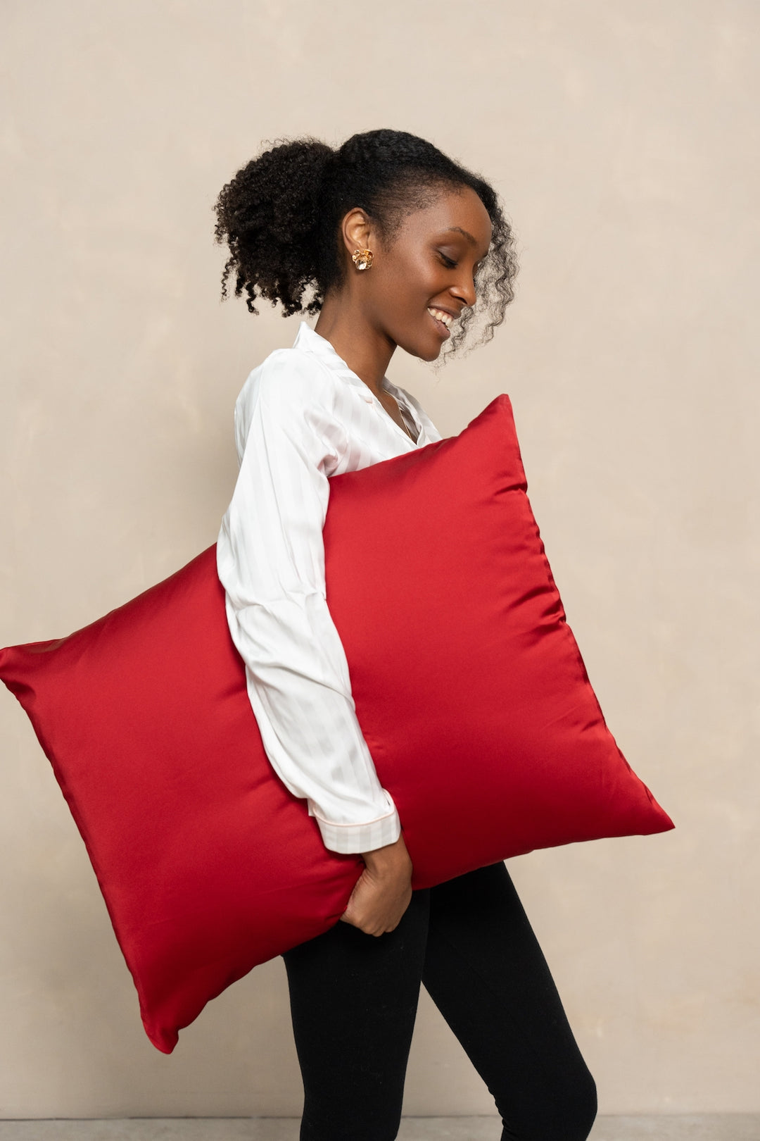 Taie d'oreiller en satin ENEIDA rouge foncé