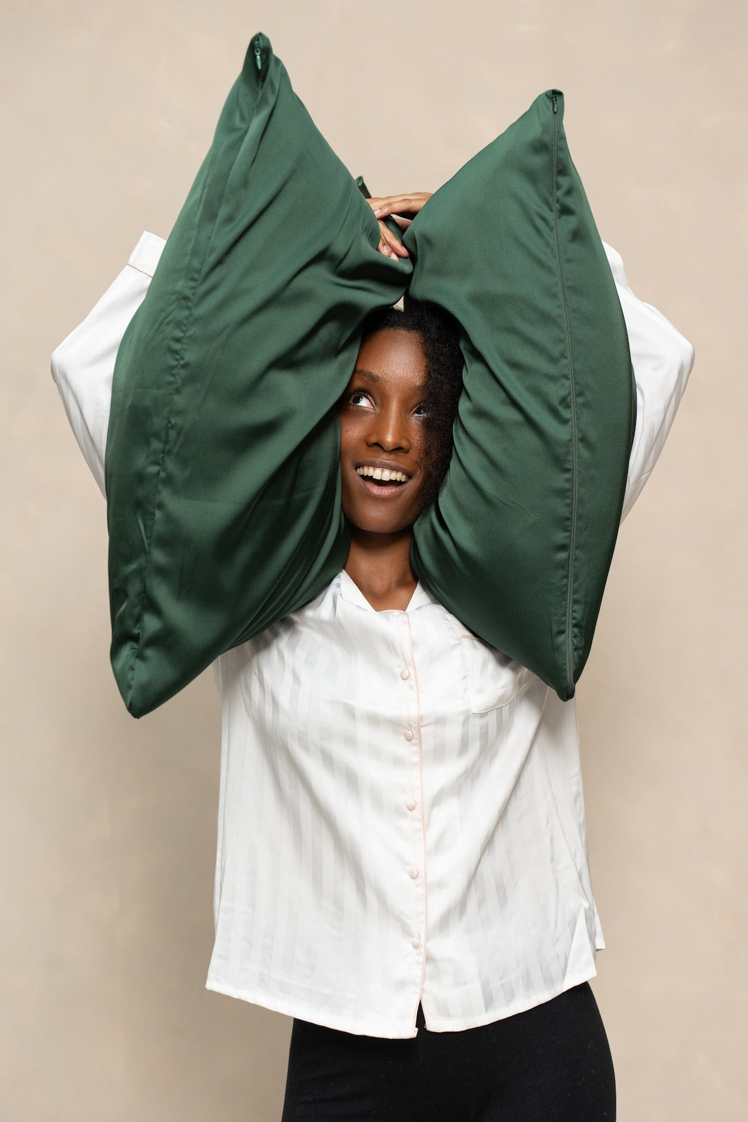 Taie d'oreiller en satin CRISTINA vert foncé
