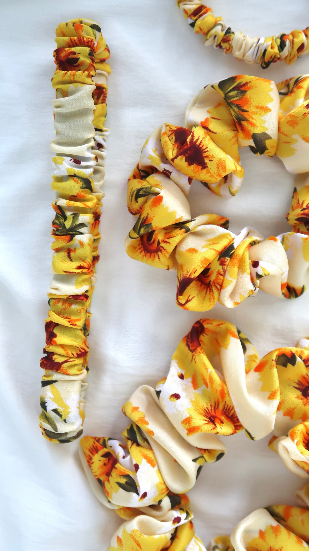CHOUCHOU en satin MAXI, CLASSIC, MINI jaune - TourneSoleil