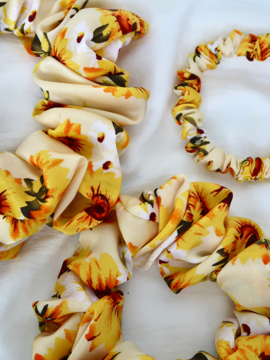 CHOUCHOU en satin MAXI, CLASSIC, MINI jaune - TourneSoleil