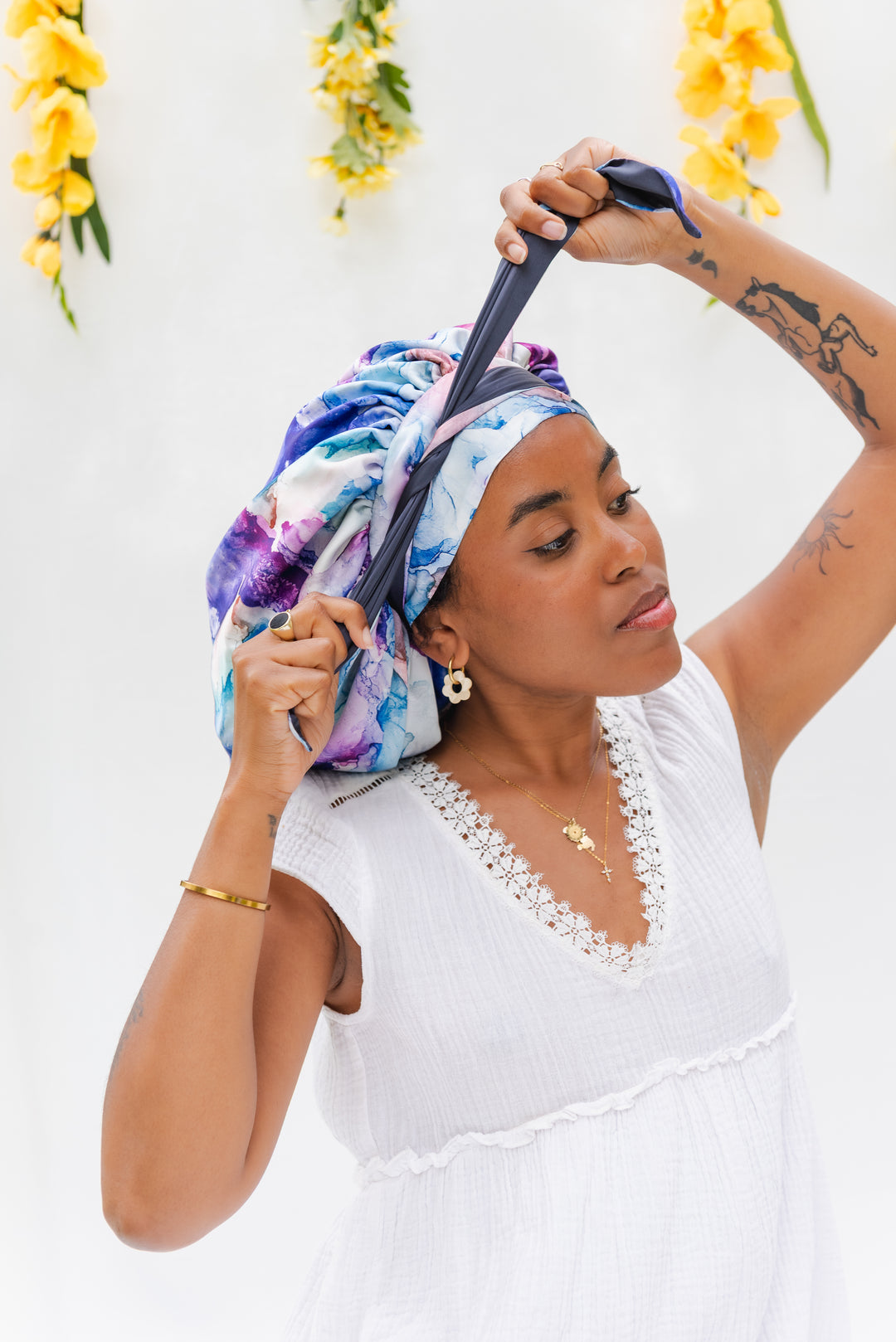 BONNET DE NUIT EN SATIN avec bande ajustable bleuet - ÉLYSORE