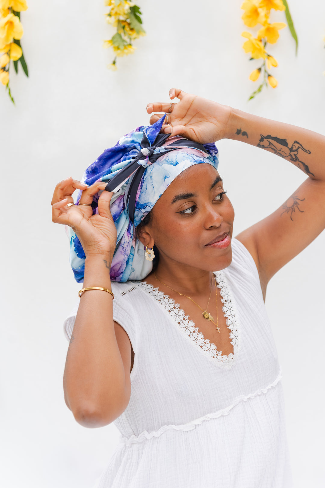 BONNET DE NUIT EN SATIN avec bande ajustable bleuet - ÉLYSORE