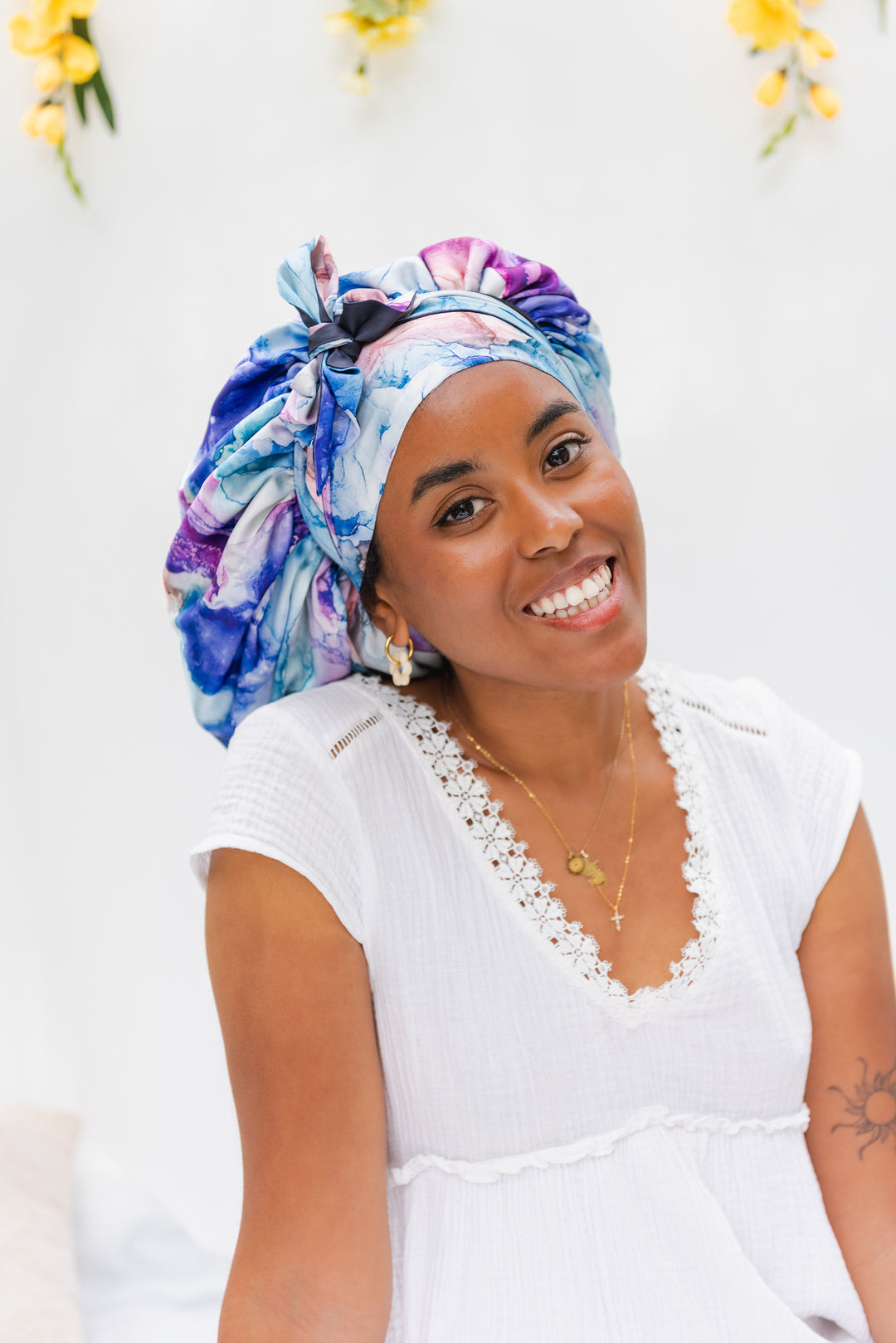 BONNET DE NUIT EN SATIN avec bande ajustable bleuet - ÉLYSORE