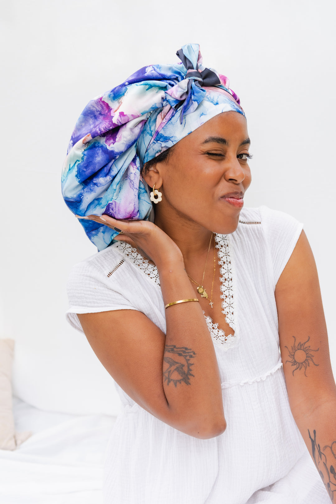 BONNET DE NUIT EN SATIN avec bande ajustable bleuet - ÉLYSORE