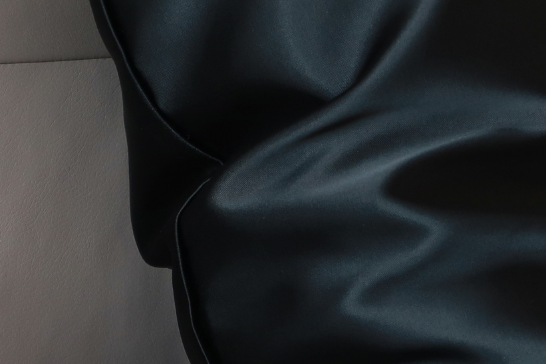 Taie d'oreiller en satin noir MARIA